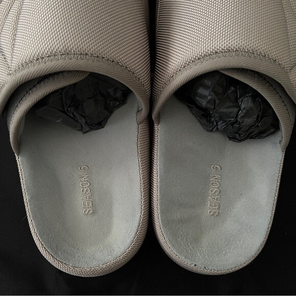 Yeezy Season 6 Nylon Slipper Taupe - Picture 10 of 16